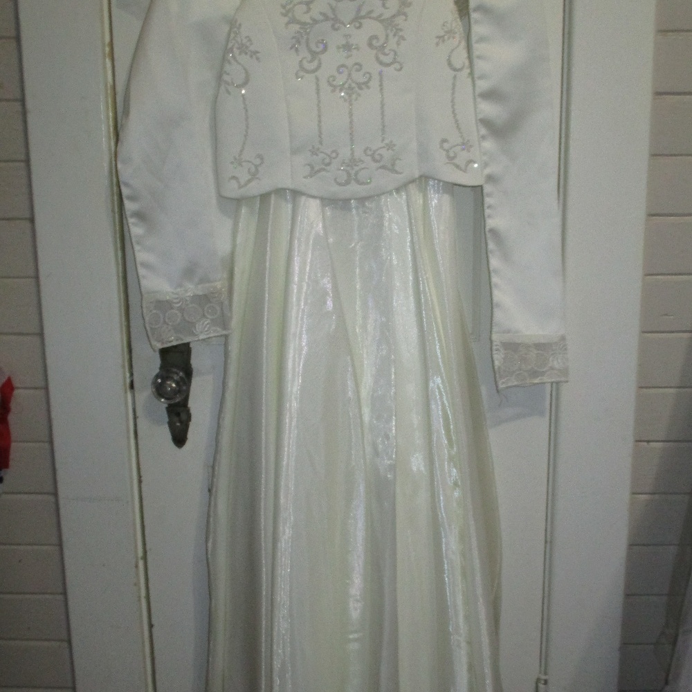 GOOD GIRL.WHITE FORMAL.SEED PEARLS. 16 GIRLS. NWT